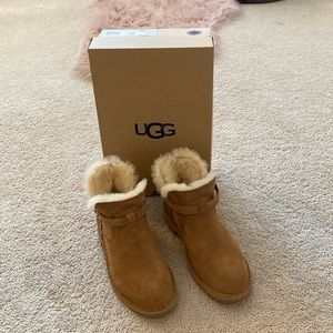 Women’s UGG Bootie Melrose Chestnut Size 7 Medium